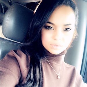 Meet your Posher, Roxanna